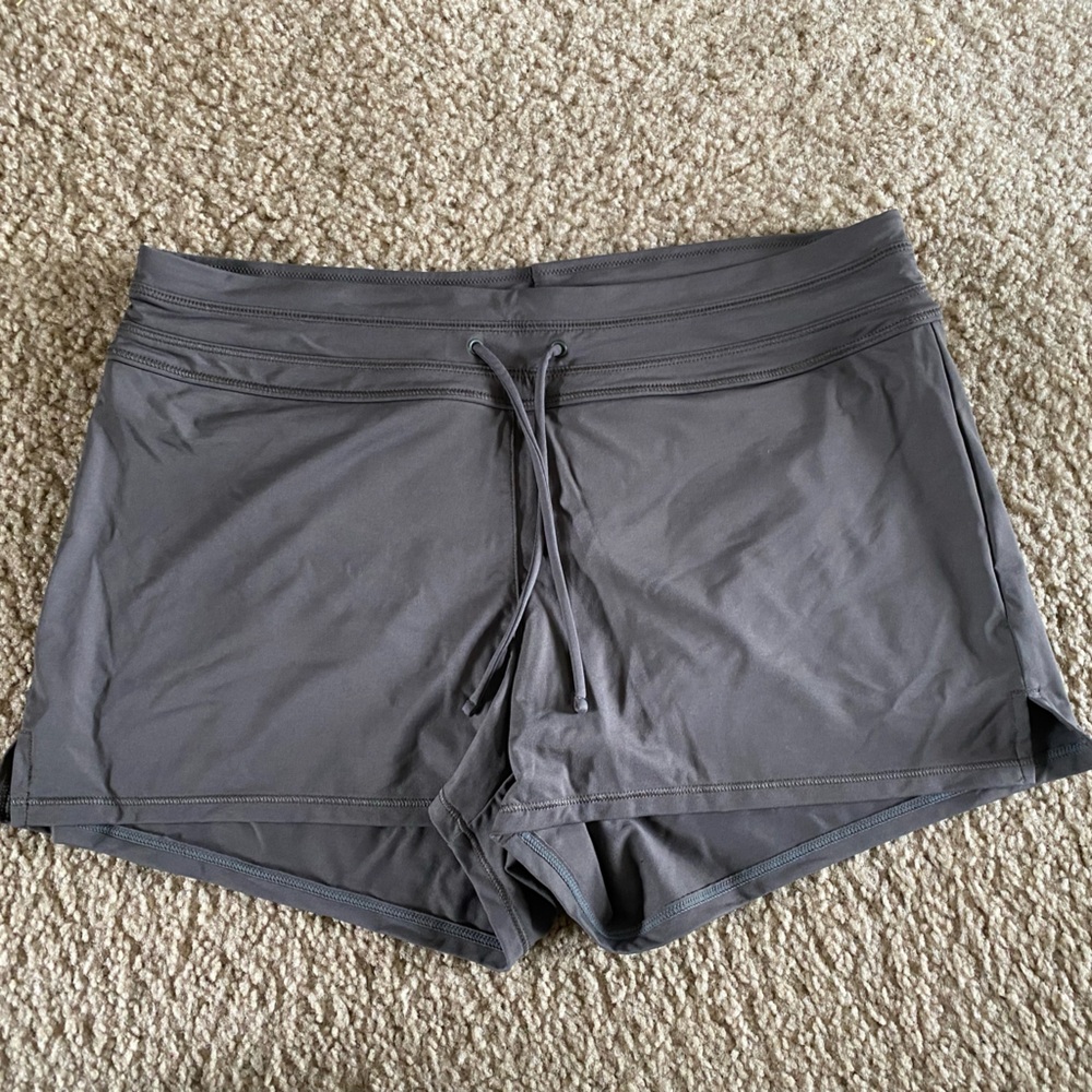 Athleta Running Shorts in Gray Size S